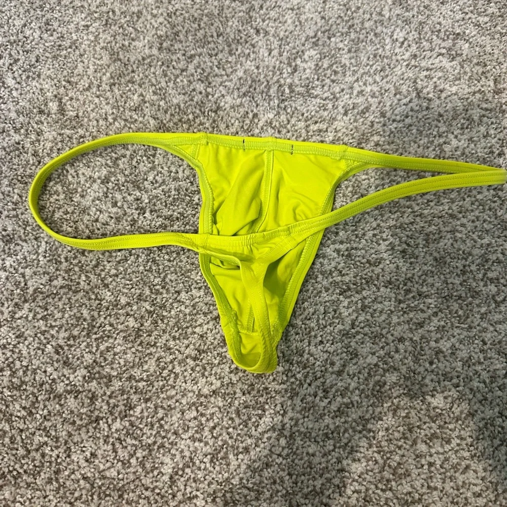 Men's Neon Yellow thong - Picture 3 of 3